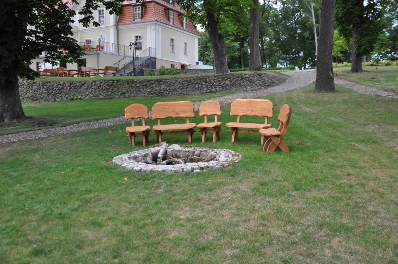 Hôtel Rezydencja Marii Rybieniec à Kiszkowo Extérieur photo